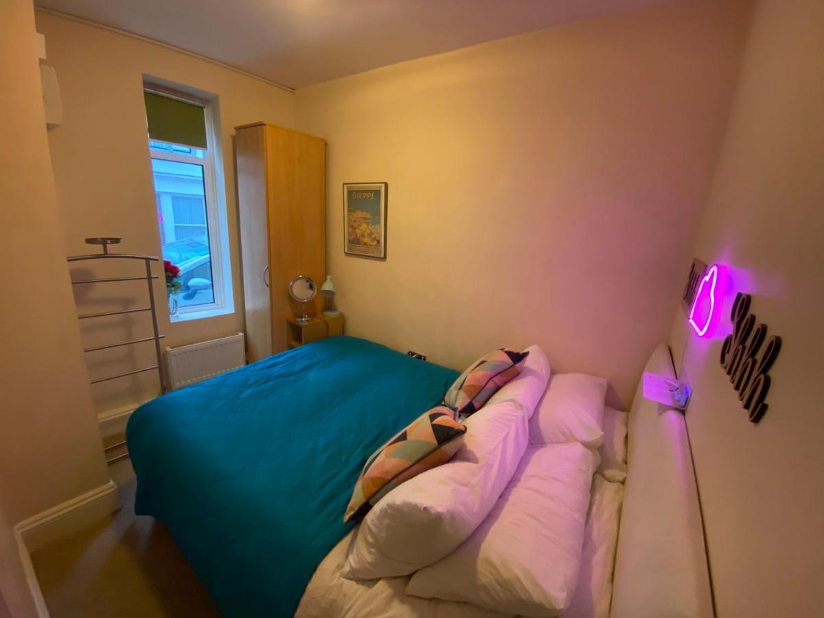 Little Brighton Beach Apartments - Also Separate Spa Cabin And Watersports Buitenkant foto
