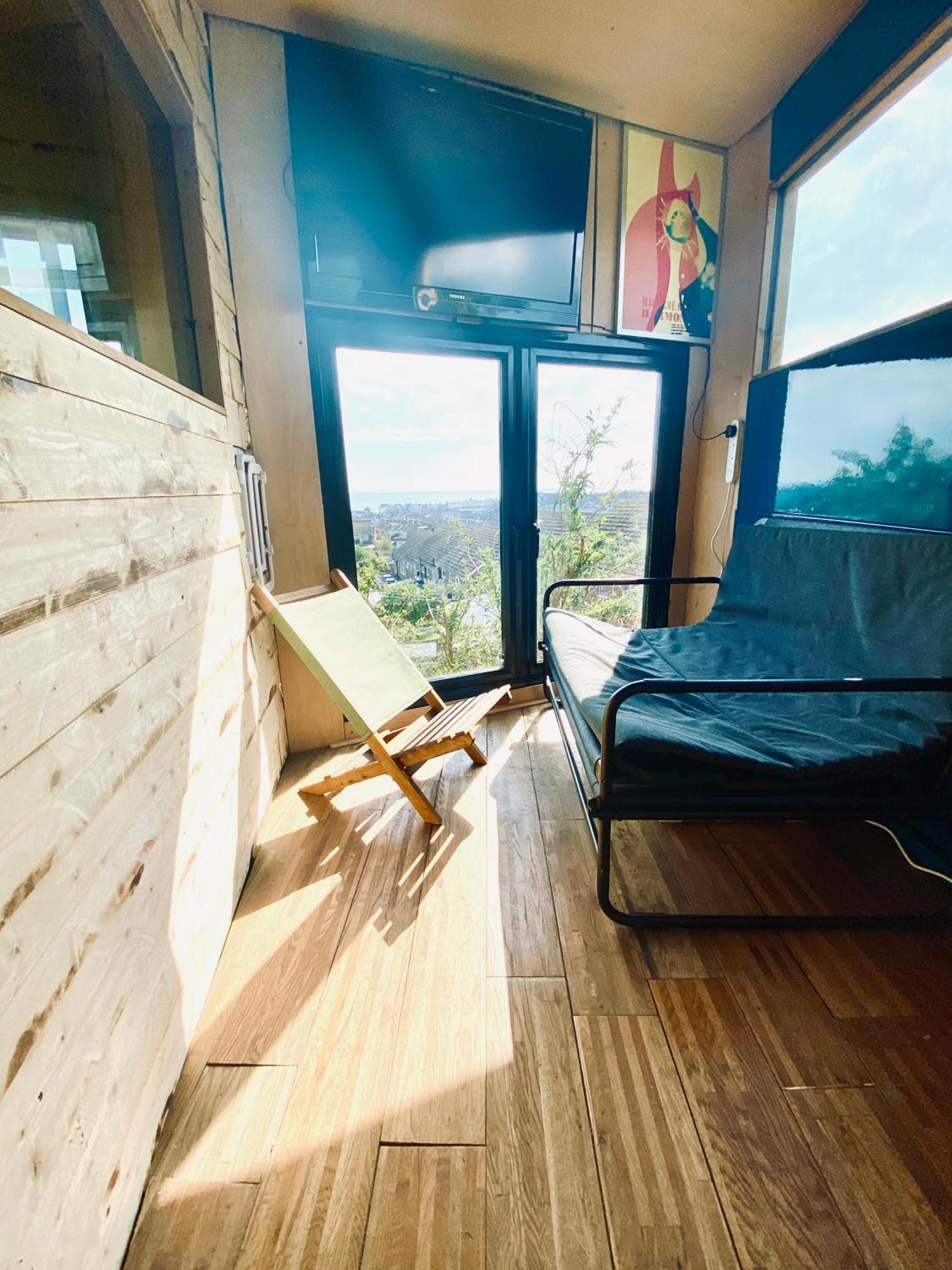 Little Brighton Beach Apartments - Also Separate Spa Cabin And Watersports Buitenkant foto