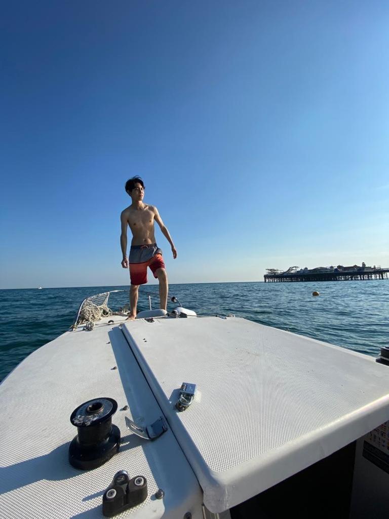 Little Brighton Beach Apartments - Also Separate Spa Cabin And Watersports Buitenkant foto