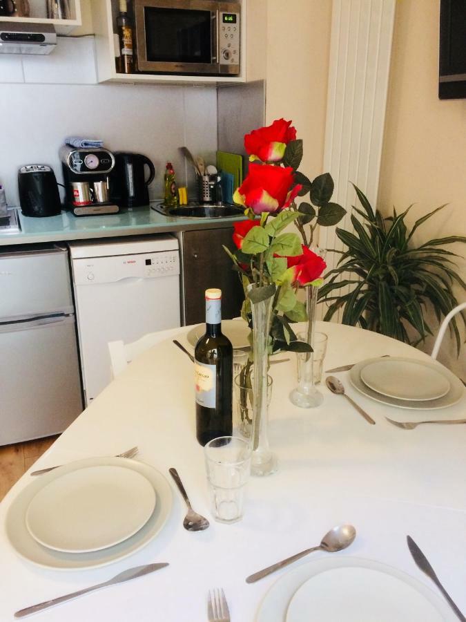 Little Brighton Beach Apartments - Also Separate Spa Cabin And Watersports Buitenkant foto